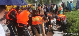 安陽(yáng)益和熱力集團(tuán)30人搶險(xiǎn)隊(duì)逆流而上，奮戰(zhàn)在抗洪一線(xiàn)